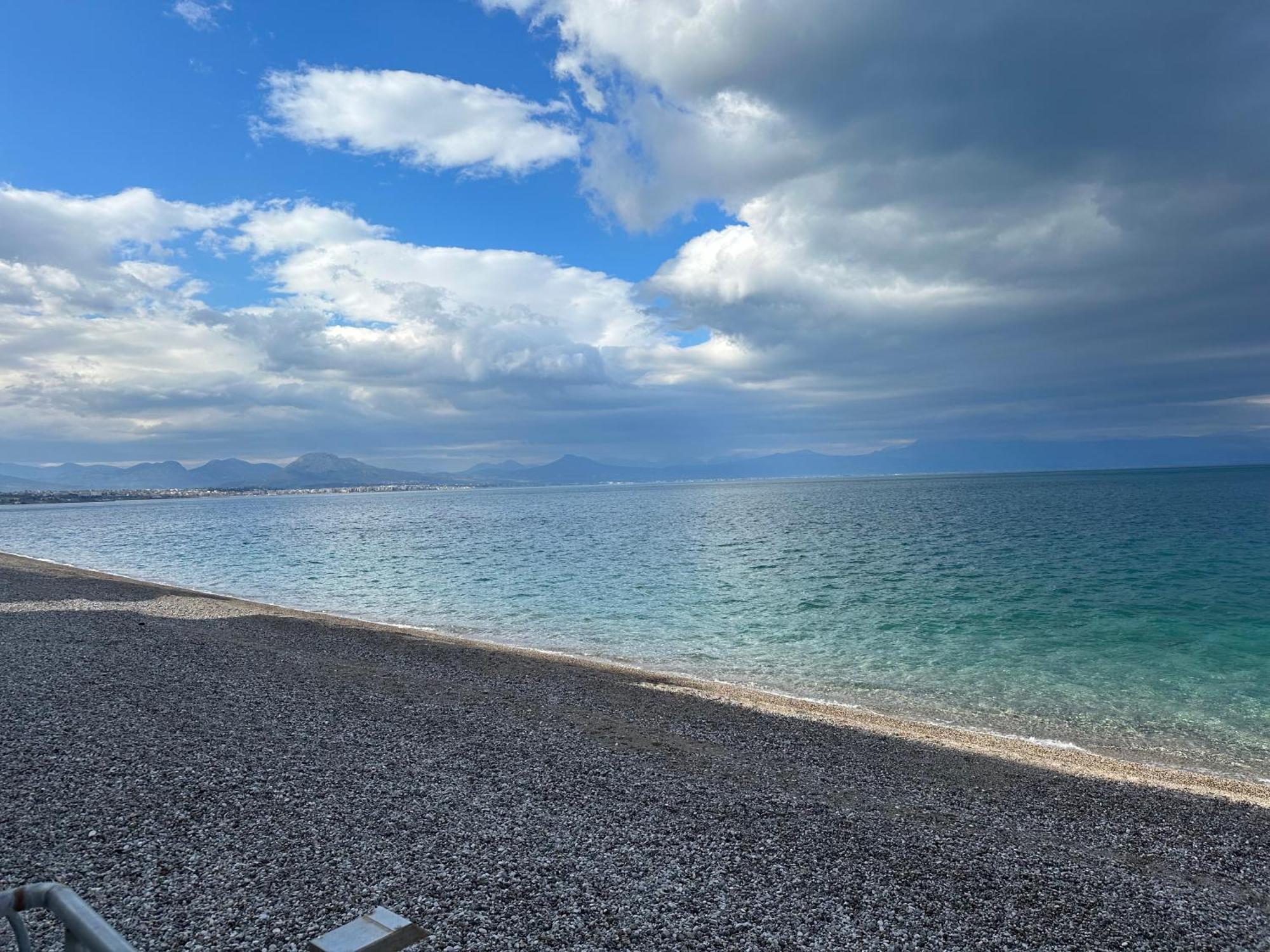 Appartamento Beachfront Promenade Loutráki Esterno foto